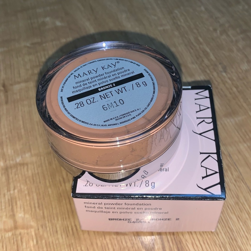 NIB Mary Kay Bronze 2 Mineral Powder Foundation